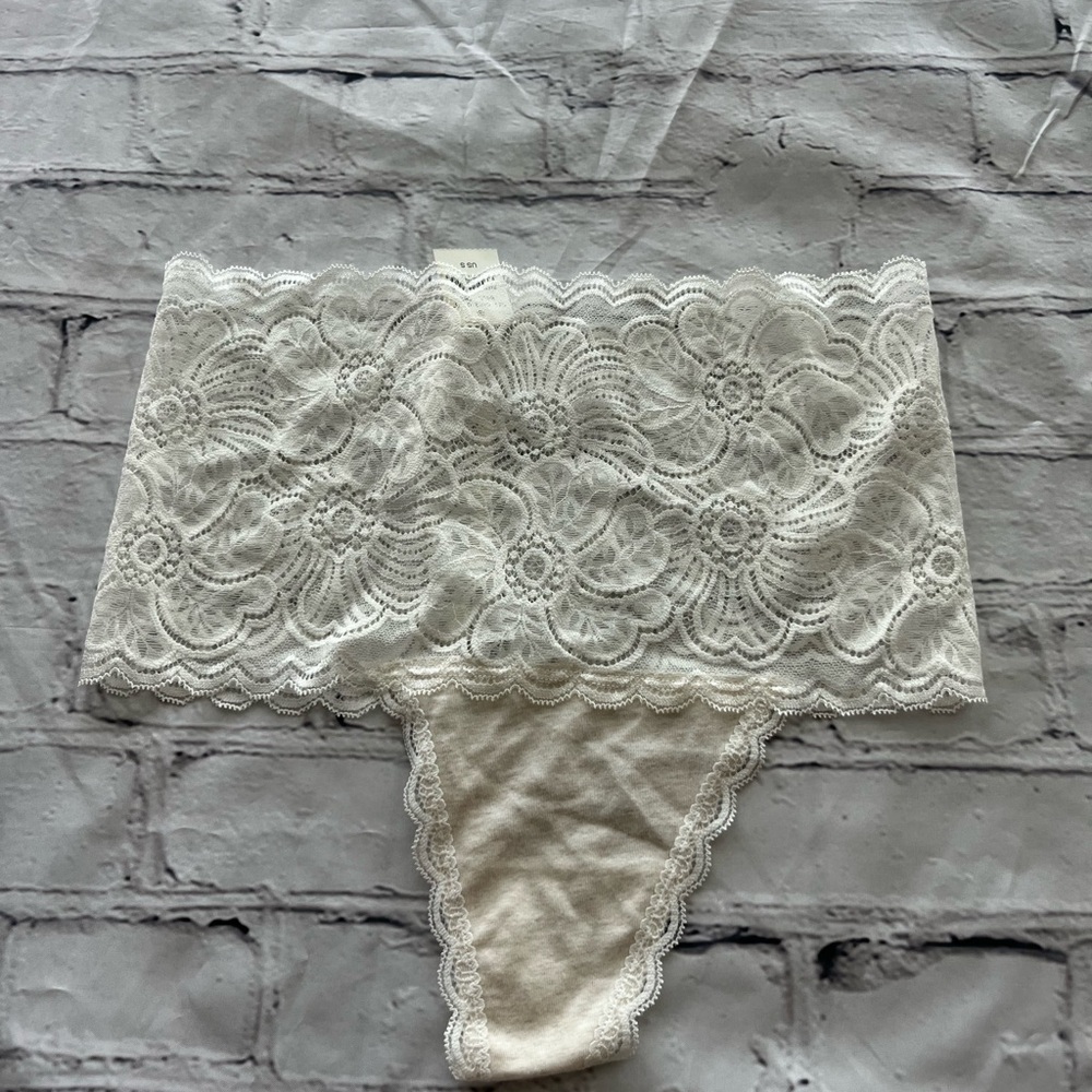 Aerie White Lace Panties with Floral Scalloped Design thong